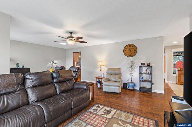 1468 E Burnett St, Stayton, OR 97383