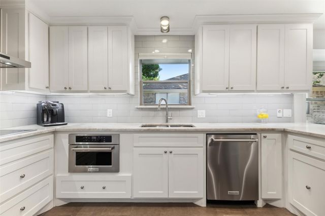 10 Valley Wood Court, Trophy Club, TX 76262