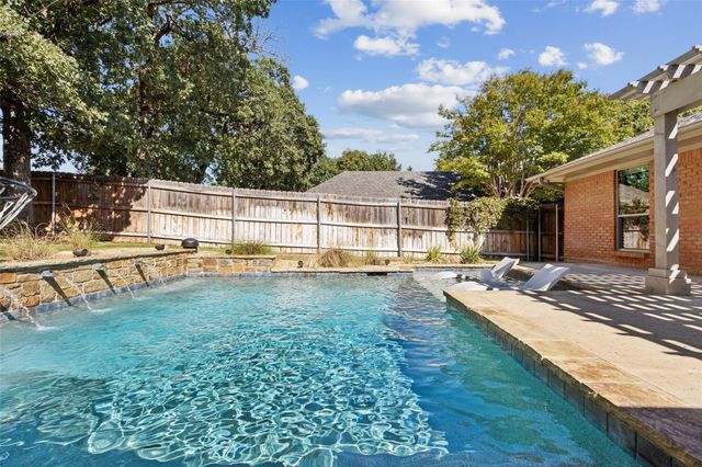 10 Valley Wood Court, Trophy Club, TX 76262