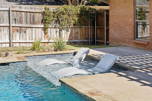 10 Valley Wood Court, Trophy Club, TX 76262