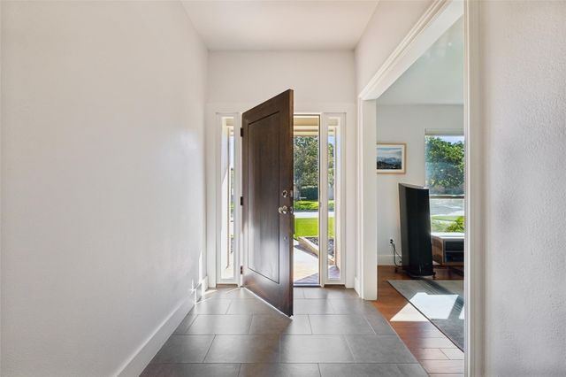 10 Valley Wood Court, Trophy Club, TX 76262