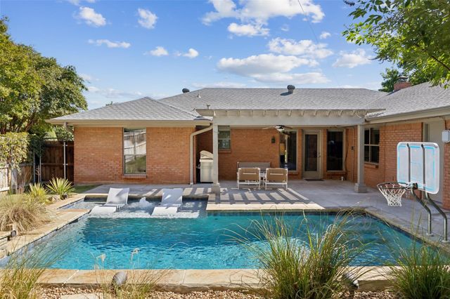 10 Valley Wood Court, Trophy Club, TX 76262