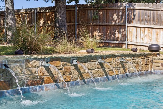 10 Valley Wood Court, Trophy Club, TX 76262