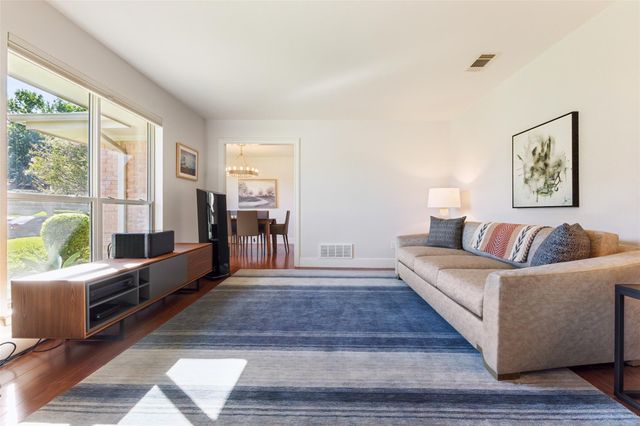 10 Valley Wood Court, Trophy Club, TX 76262