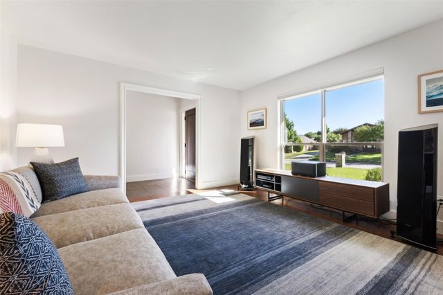 10 Valley Wood Court, Trophy Club, TX 76262