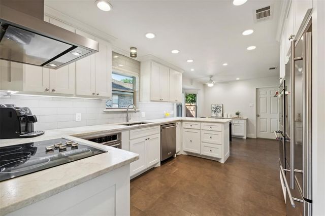 10 Valley Wood Court, Trophy Club, TX 76262