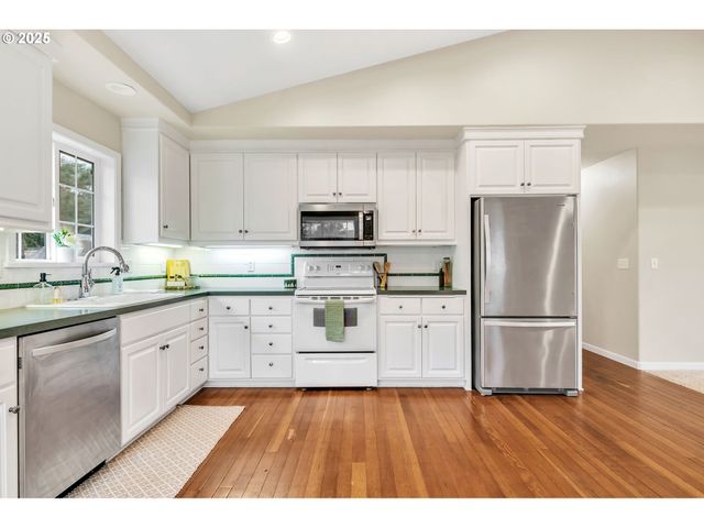 88146 3RD St, Veneta, OR 97487