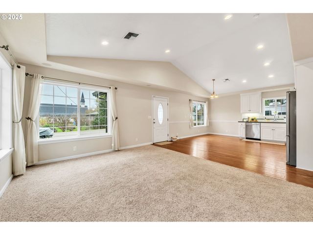 88146 3RD St, Veneta, OR 97487