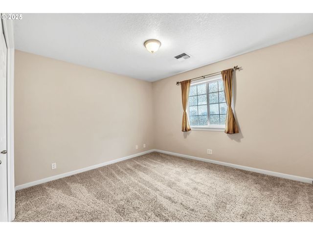 88146 3RD St, Veneta, OR 97487