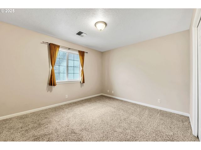 88146 3RD St, Veneta, OR 97487