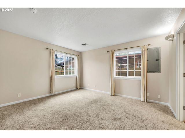 88146 3RD St, Veneta, OR 97487