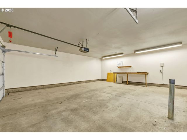 88146 3RD St, Veneta, OR 97487