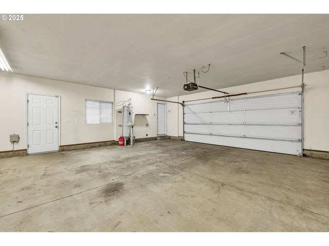 88146 3RD St, Veneta, OR 97487