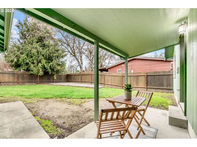 88146 3RD St, Veneta, OR 97487