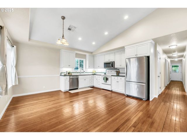 88146 3RD St, Veneta, OR 97487