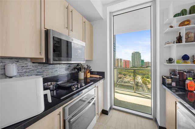 79 SW 12th St 2401-S, Miami, FL 33130