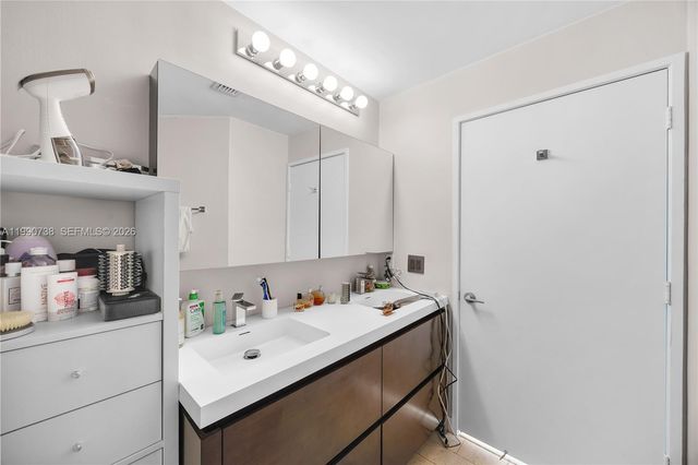 79 SW 12th St 2401-S, Miami, FL 33130