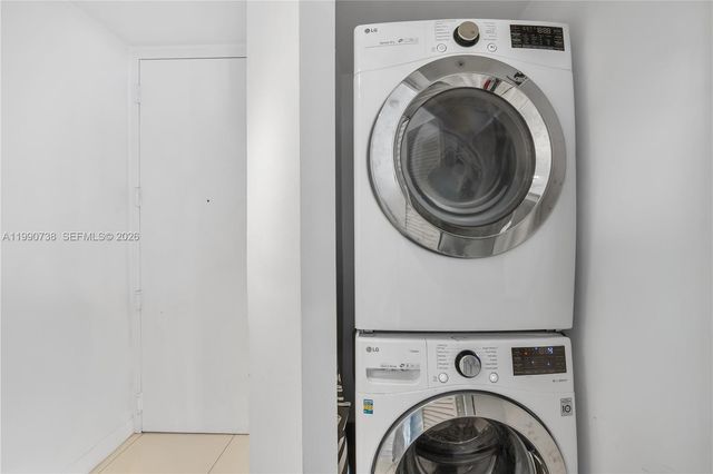 79 SW 12th St 2401-S, Miami, FL 33130