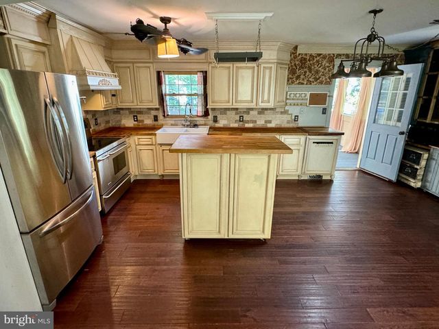 1030 ISABELLA DR, Stafford, VA 22554