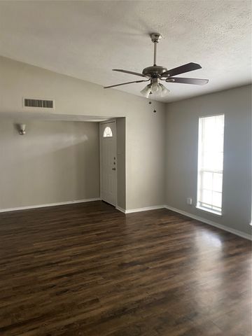 7458 Emory Oak Lane, Dallas, TX 75249