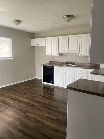 7458 Emory Oak Lane, Dallas, TX 75249