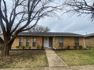 7458 Emory Oak Lane, Dallas, TX 75249