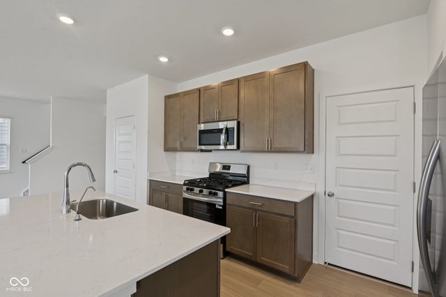 16924 Sandhurst Place, Westfield, IN 46074