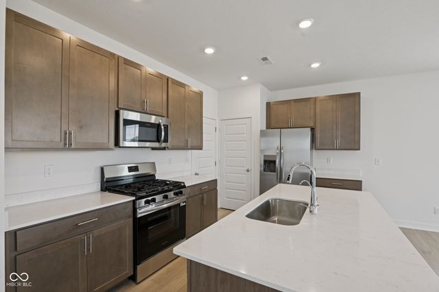 16924 Sandhurst Place, Westfield, IN 46074