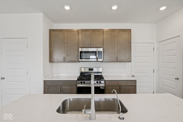 16924 Sandhurst Place, Westfield, IN 46074