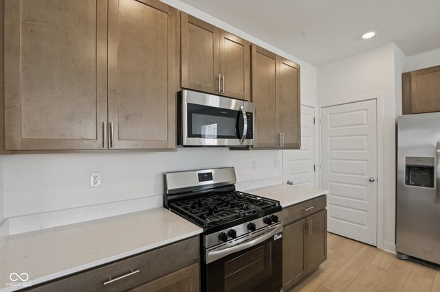 16924 Sandhurst Place, Westfield, IN 46074