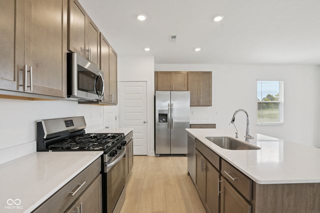 16924 Sandhurst Place, Westfield, IN 46074