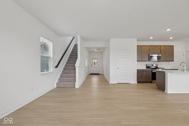 16924 Sandhurst Place, Westfield, IN 46074