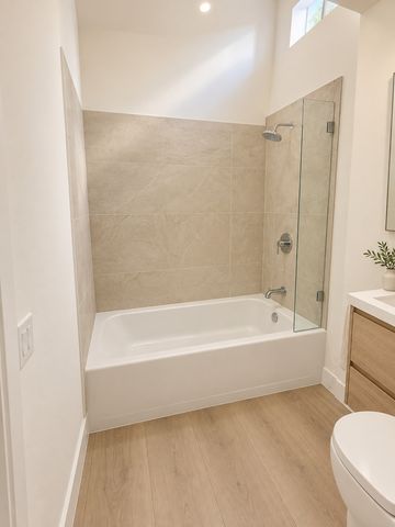 2044 N Halsted Street, Chicago, IL 60614