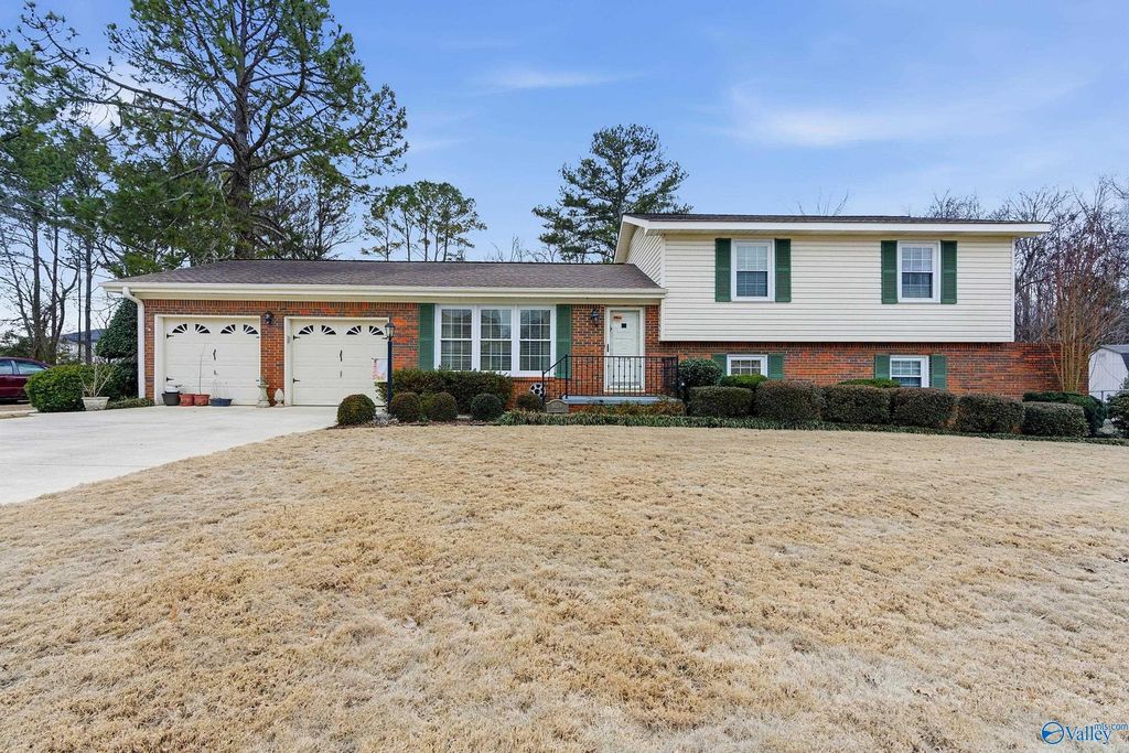 8024 Lauderdale Road SW, Huntsville, AL 35802