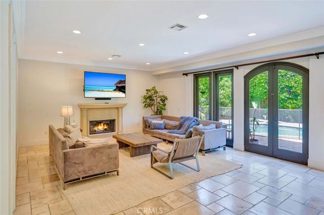 4822 Valjean Avenue, Encino, CA 91436