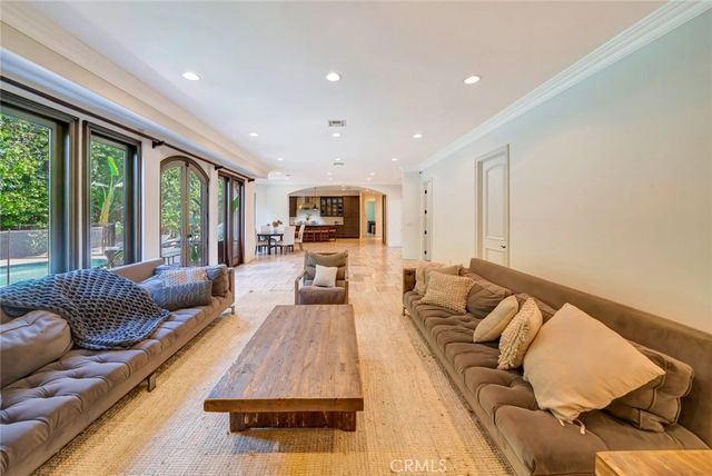 4822 Valjean Avenue, Encino, CA 91436