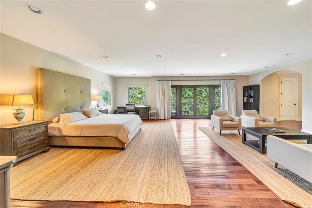 4822 Valjean Avenue, Encino, CA 91436