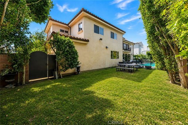 4822 Valjean Avenue, Encino, CA 91436