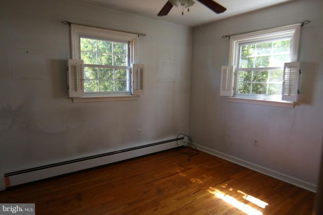 6893 CHAMBERS HILL RD, Harrisburg, PA 17111