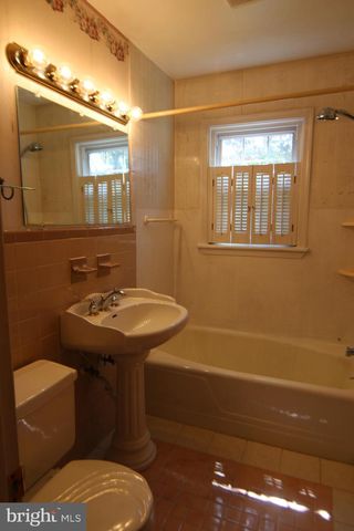 6893 CHAMBERS HILL RD, Harrisburg, PA 17111