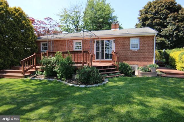 6893 CHAMBERS HILL RD, Harrisburg, PA 17111