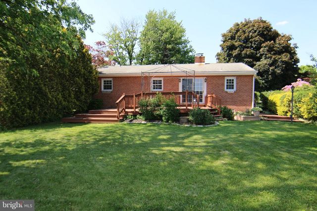 6893 CHAMBERS HILL RD, Harrisburg, PA 17111
