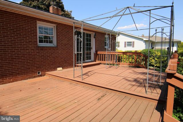 6893 CHAMBERS HILL RD, Harrisburg, PA 17111