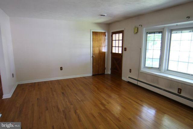 6893 CHAMBERS HILL RD, Harrisburg, PA 17111