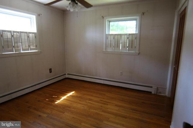 6893 CHAMBERS HILL RD, Harrisburg, PA 17111