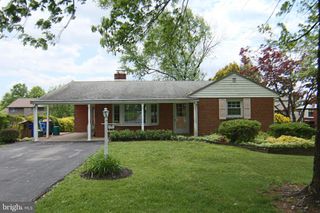 6893 CHAMBERS HILL RD, Harrisburg, PA 17111