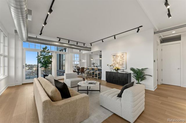 2051 Villa Road 401, Birmingham, MI 48009