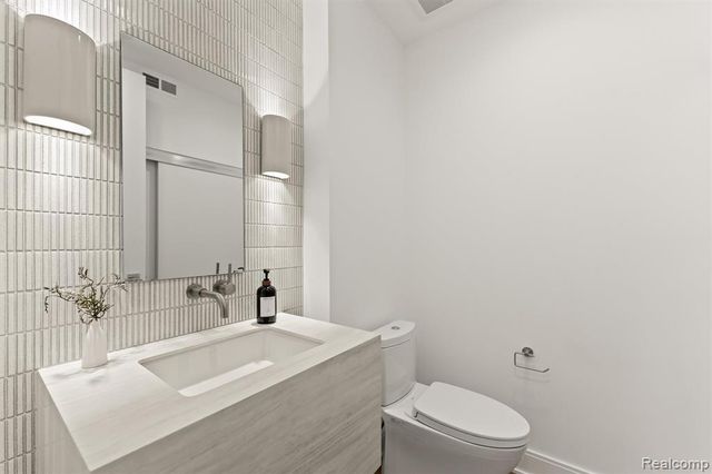 2051 Villa Road 401, Birmingham, MI 48009