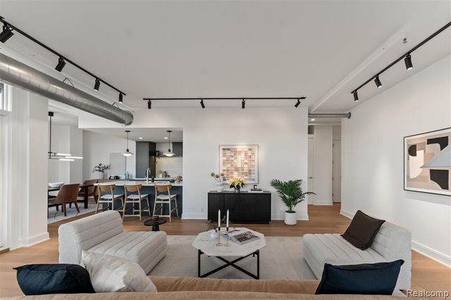 2051 Villa Road 401, Birmingham, MI 48009