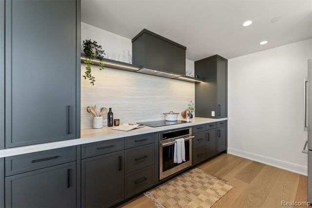 2051 Villa Road 401, Birmingham, MI 48009